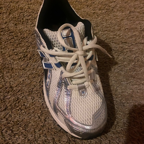 NEW BALANCE 1906 BLUE WHITE AND SILVER - Picture 2 of 4